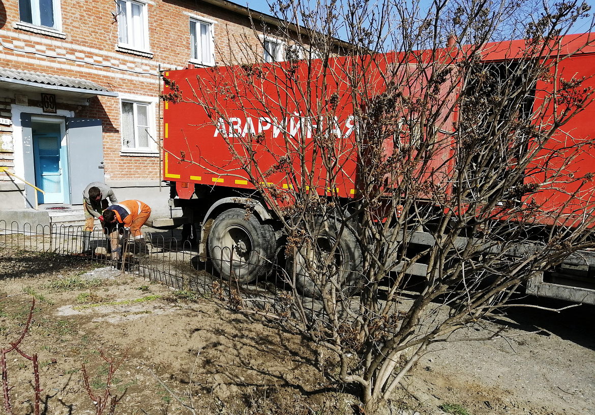 Специалисты прочистили канализацию в Усть-Лабинске