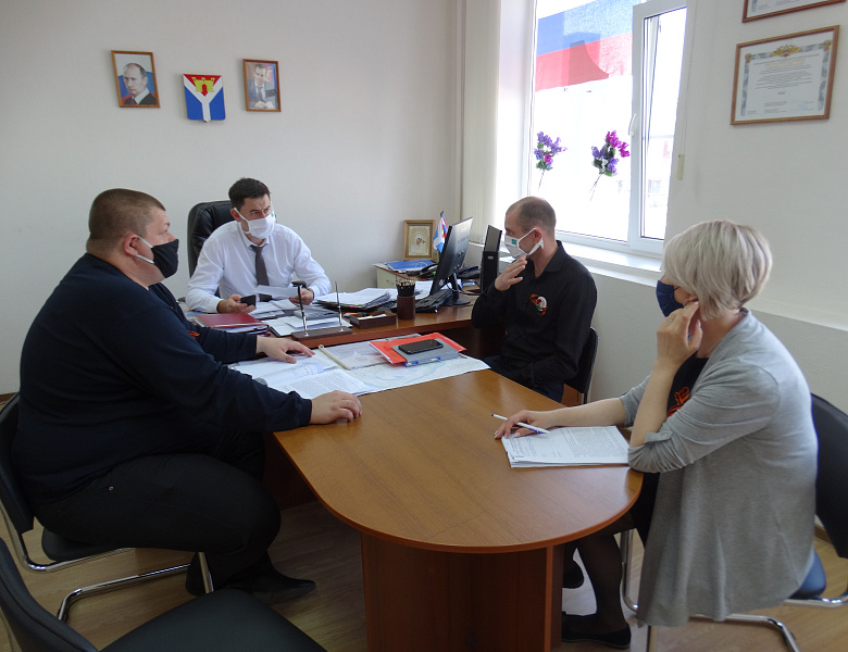 Глава Усть-Лабинска Станислав Гайнюченко провёл приём граждан в телефонном режиме