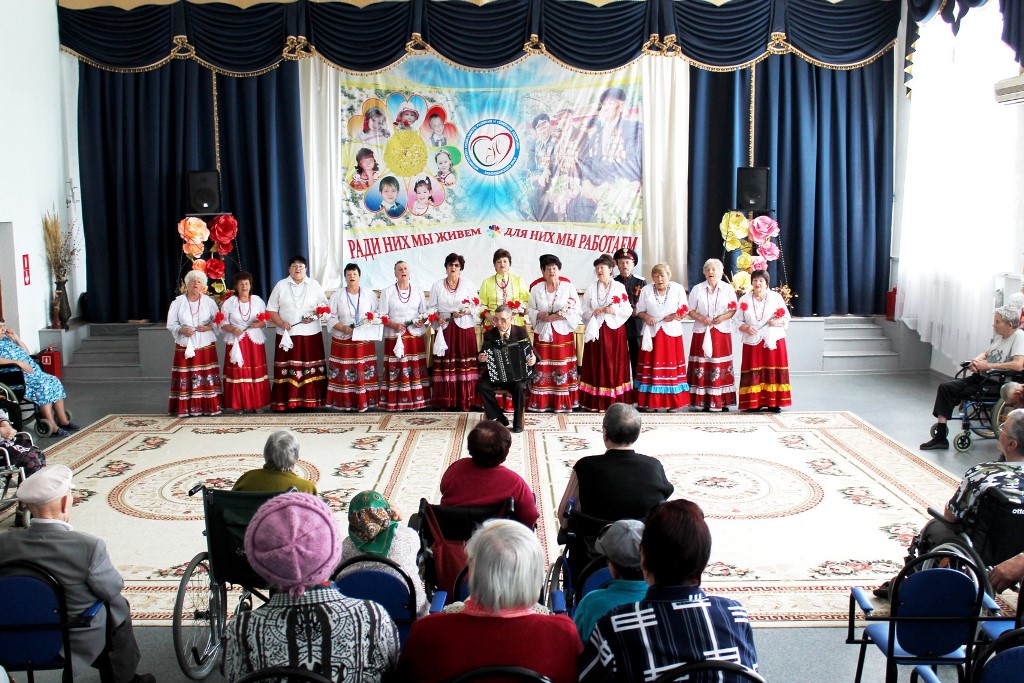 Праздничный концерт в доме-интернате для престарелых и инвалидов