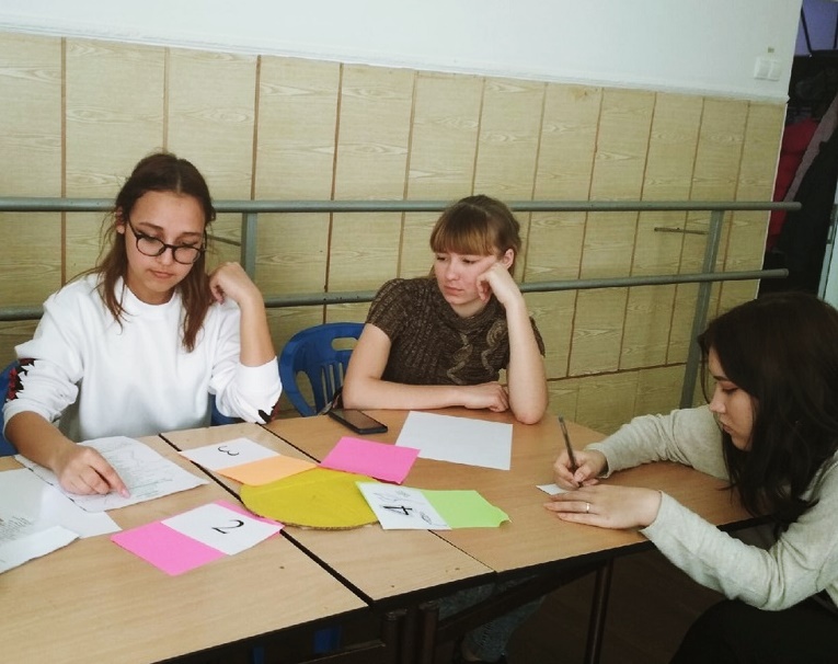 Школьники Усть-Лабинска приняли участие в интеллектуальной игре "Что? Где? Когда?"