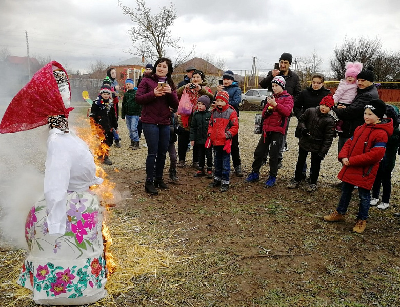 Жители Усть-Лабинска организовали и отметили праздник Масленицы