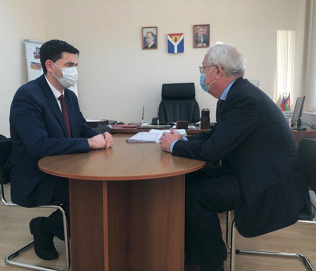 Глава города Станислав Гайнюченко встретился с депутатом Государственной Думы Алексеем Езубовым.