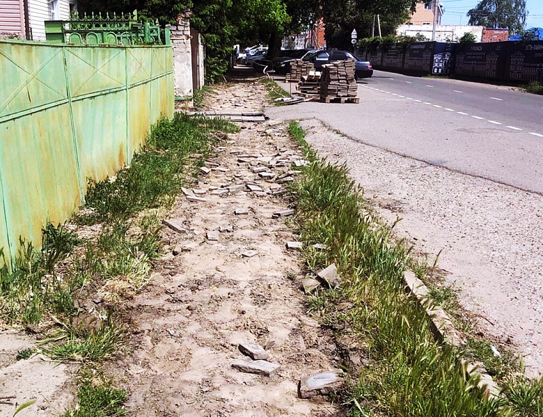 В Усть-Лабинске стартовали работы по ремонту тротуаров