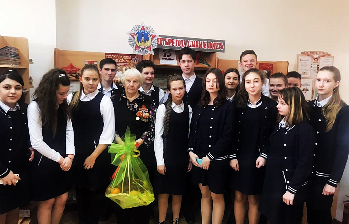 Школьники Усть-Лабинска встретились с бывшей узницей концлагеря