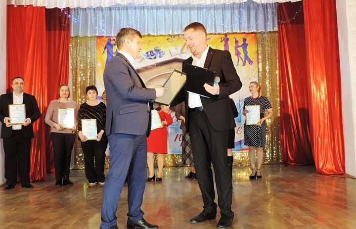 Глава города Сергей Выскубов поздравил культработников с профессиональным праздником