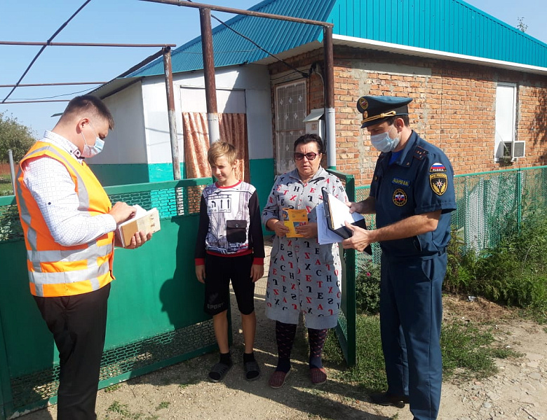 На территории Усть-Лабинска продолжаются рейды по предупреждению возникновения пожаров в осенний период