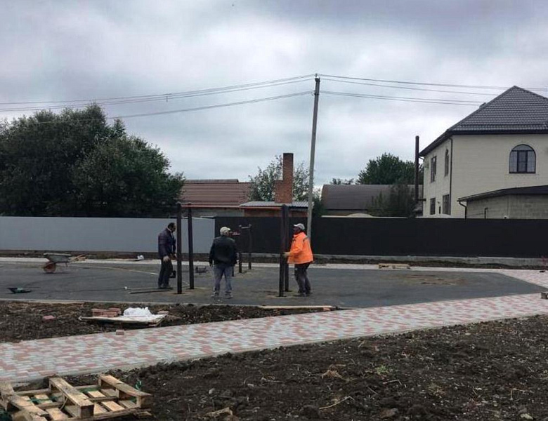 Строительство сквера: заканчиваются работы по укладке тротуарной плитки