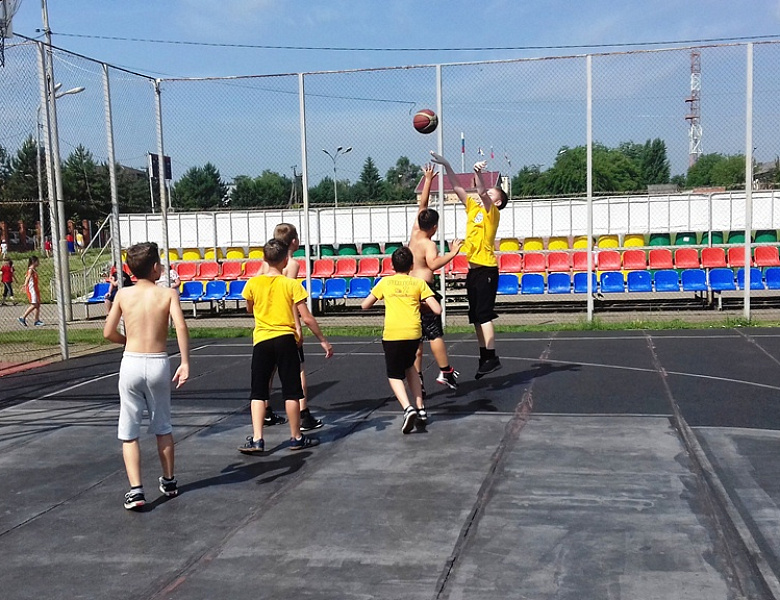 Стартовали губернаторские турниры по уличному баскетболу и футболу