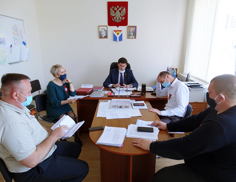 Глава Усть-Лабинска Станислав Гайнюченко провёл приём граждан в телефонном режиме