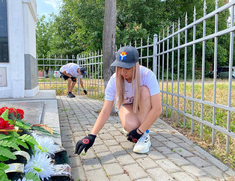 Сегодня активисты молодежного центра «Вектор»....