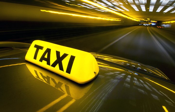 Суд запретил незаконную деятельность по оказанию услуг такси 