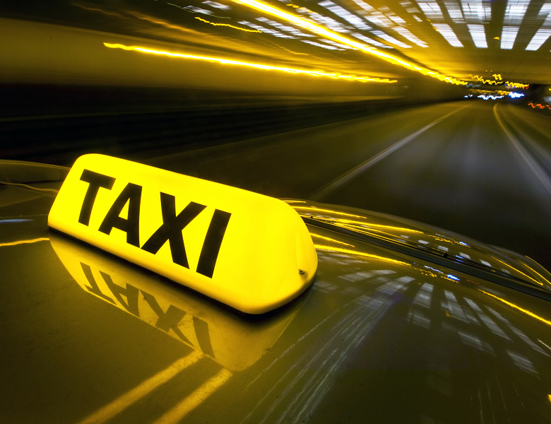 Суд запретил незаконную деятельность по оказанию услуг такси 
