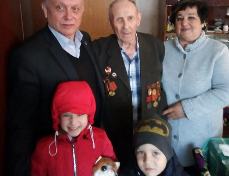 Ветерана Великой Отечественной войны поздравили с 75-летием Победы