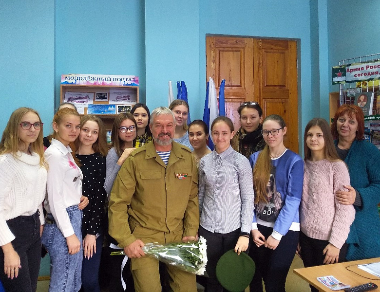 Студенты социально-педагогического колледжа Усть-Лабинска встретились с воином-интернационалистом