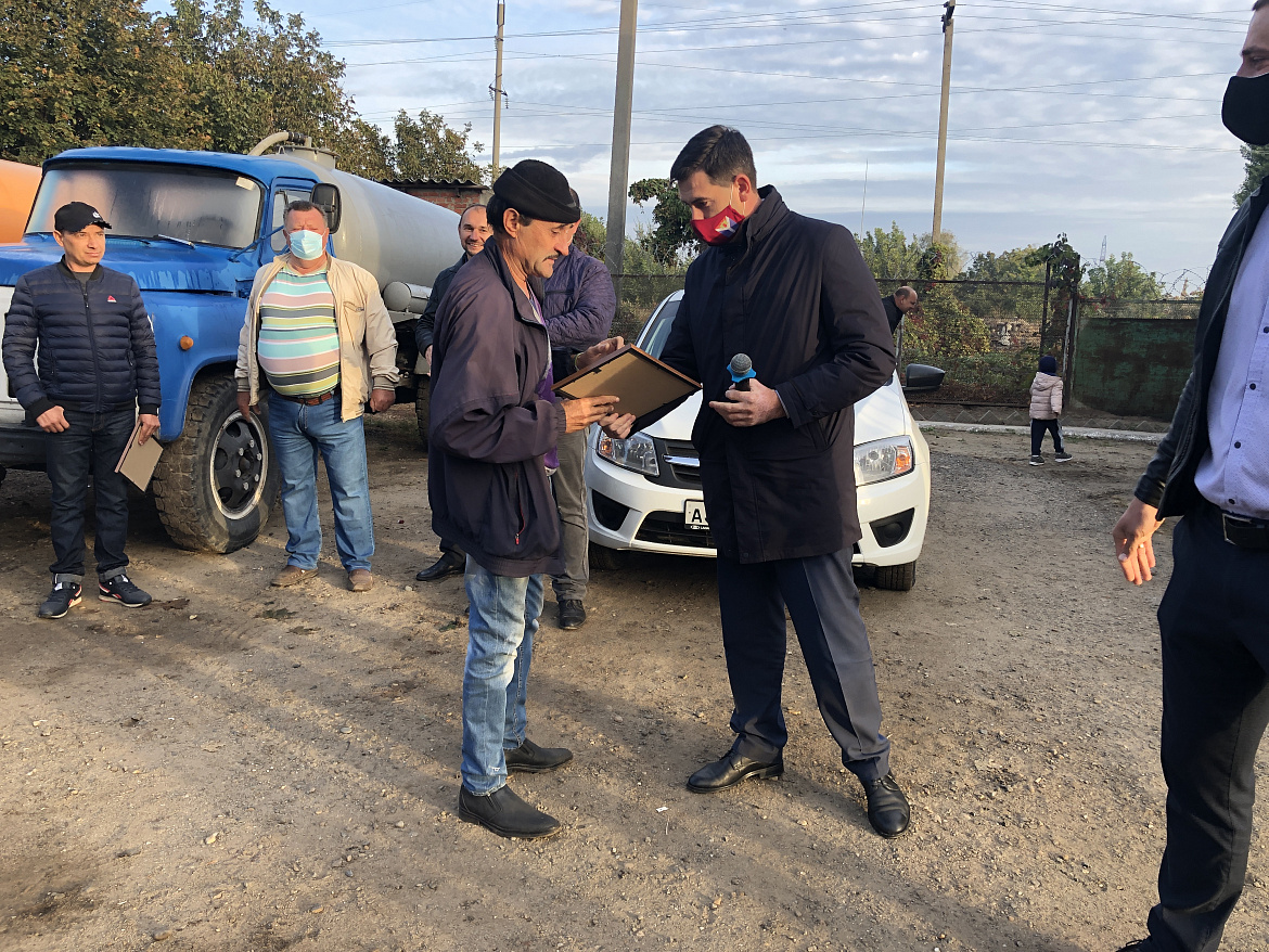 Глава города Станислав Гайнюченко поздравил водителей МБУ "Город" 