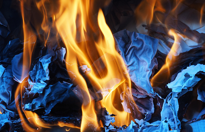 Как уберечь свой дом от пожара в осеннее - зимний пожароопасный период