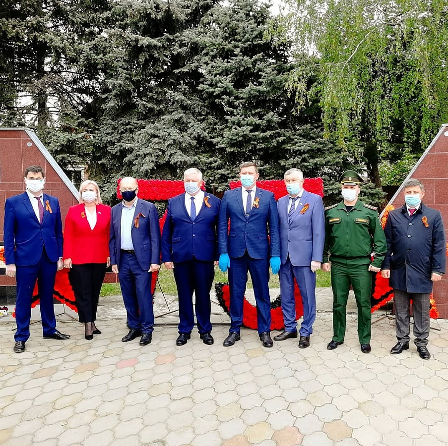 Глава города Станислав Гайнюченко поздравил ветеранов войны и жителей Усть-Лабинска с Днём Победы