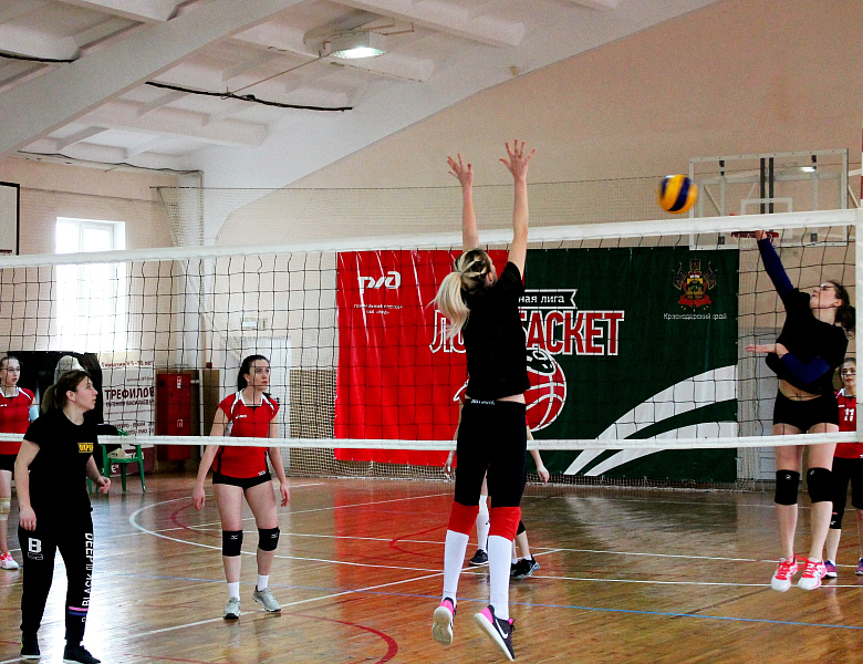 Волейболистки из Усть-Лабинска заняли второе место в районном Чемпионате
