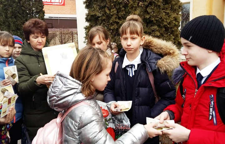 В Усть-Лабинске продолжается акция "Блокадный Хлеб"