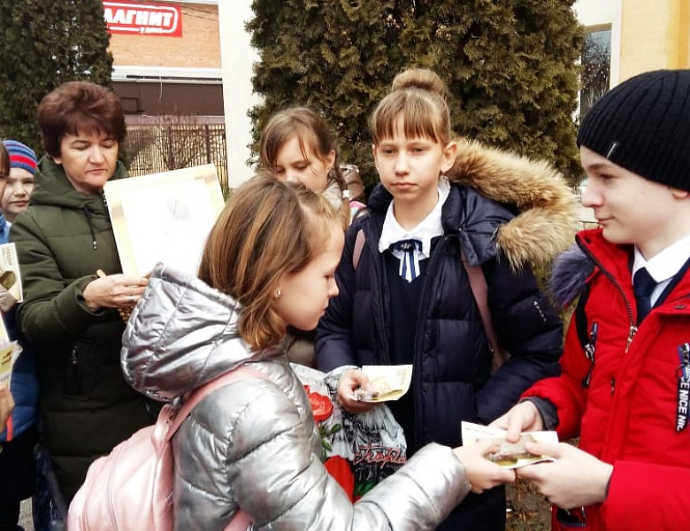 В Усть-Лабинске продолжается акция "Блокадный Хлеб"