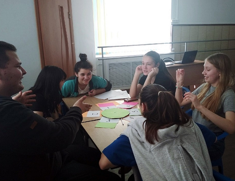 Школьники Усть-Лабинска приняли участие в интеллектуальной игре "Что? Где? Когда?"