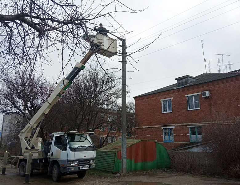 Работы по освещению улиц Усть-Лабинска ведутся полным ходом