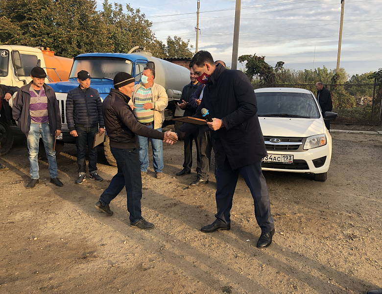 Глава города Станислав Гайнюченко поздравил водителей МБУ "Город" 