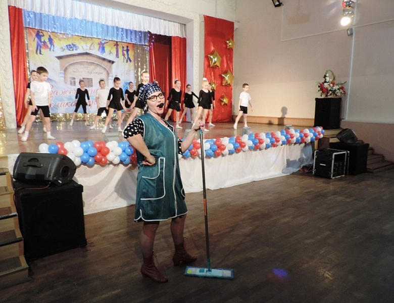 Глава города Сергей Выскубов поздравил культработников с профессиональным праздником