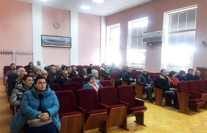 Совещание по вопросам проведения ярмарки выходного дня состоялось в администрации Усть-Лабинска