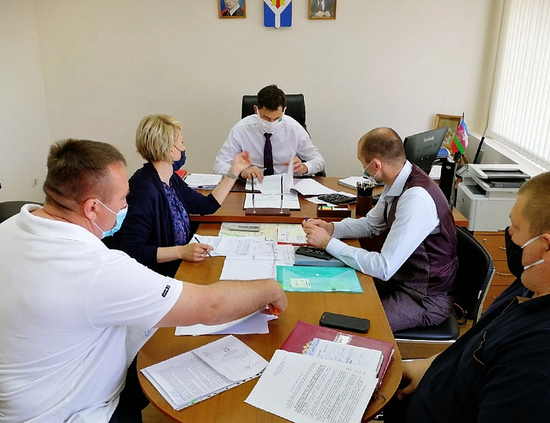 Глава Усть-Лабинска Станислав Гайнюченко провёл очередной приём граждан в телефонном режиме